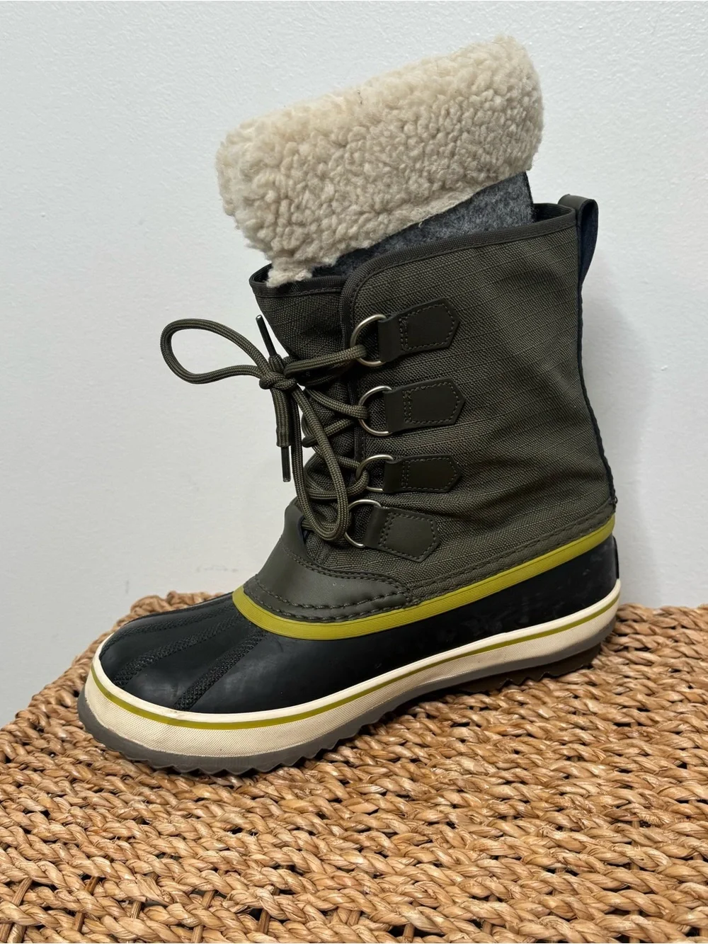 Sorel Winter Carnival Waterproof Green Boots Size 7